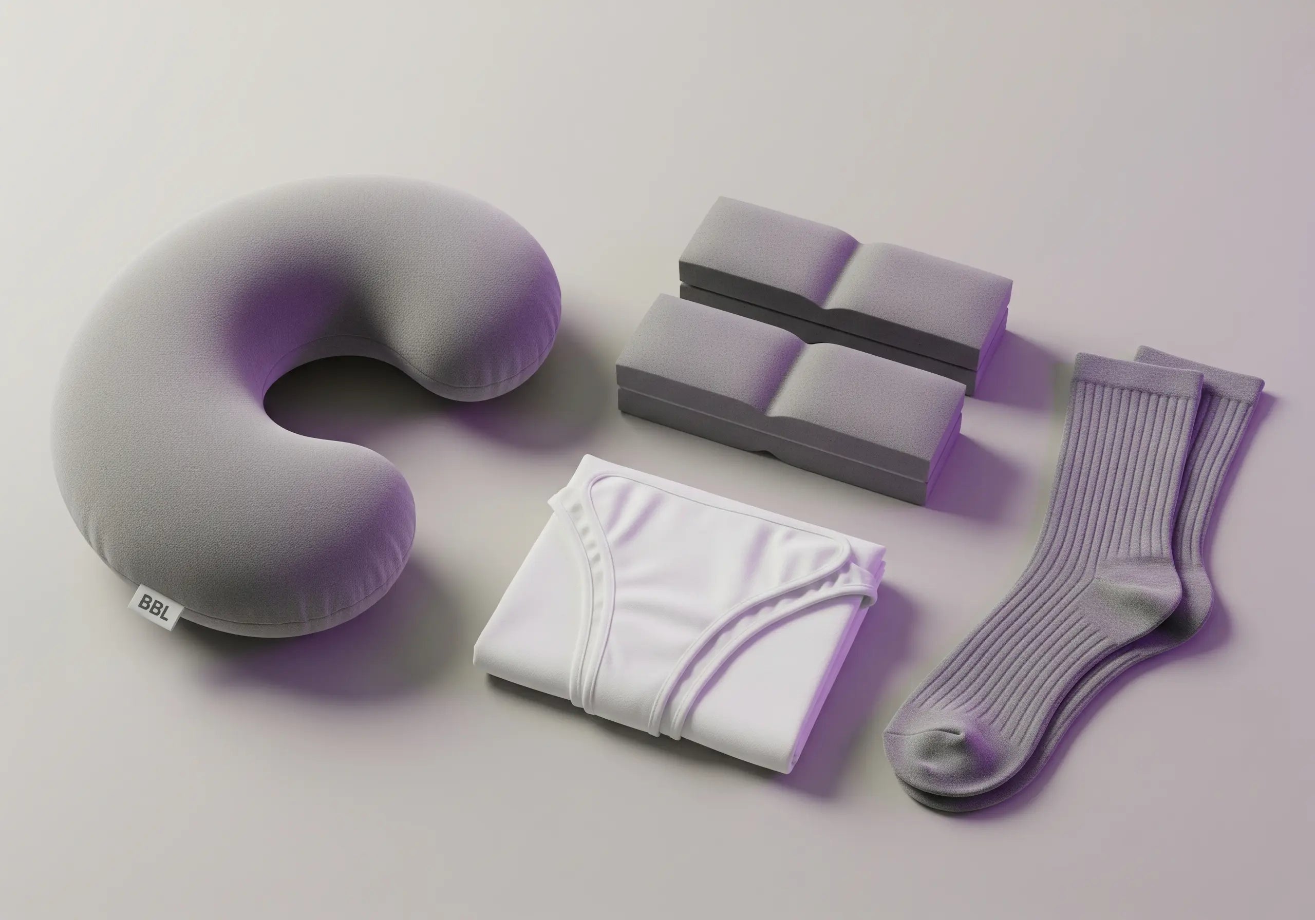 Flat lay of BBL recovery kit accessories including pillow, lipo foams, faja liner, and compression socks on a lilac-toned background, styled for premium Colombian faja care.